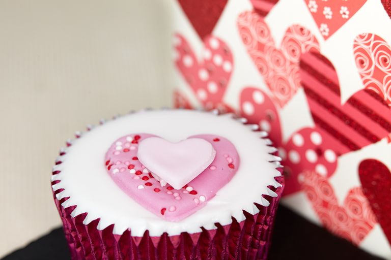 Fiona Cairn, Let them eat cake