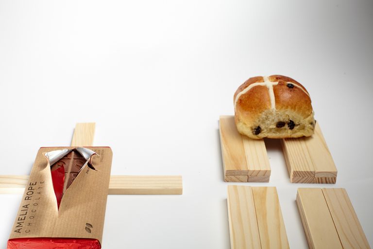 hot cross buns, amelia rope, pale coffee bean