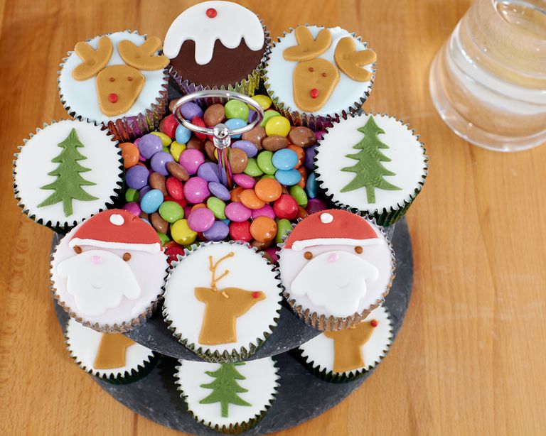 Father Christmas Treats, Fiona Cairns